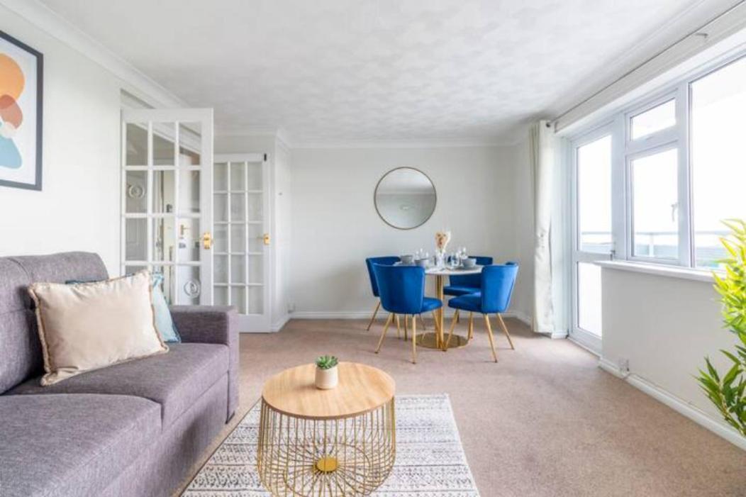 Trendy Sea View 2 Bedroom Sleeps 6 - Free Parking Bornemouth Extérieur photo