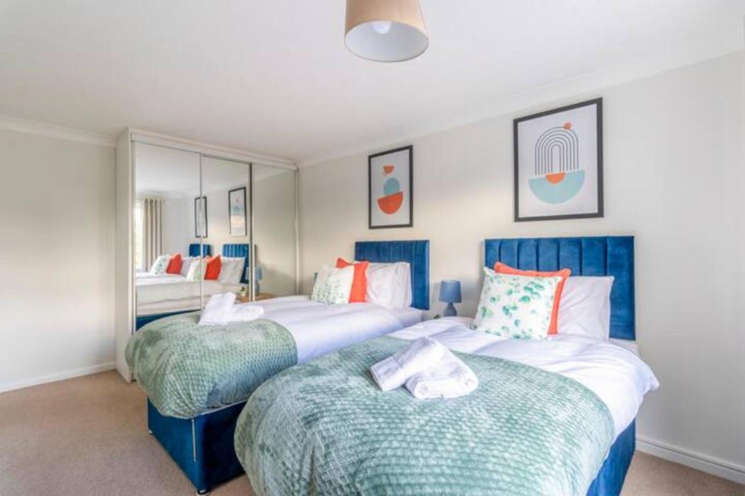 Trendy Sea View 2 Bedroom Sleeps 6 - Free Parking Bornemouth Extérieur photo