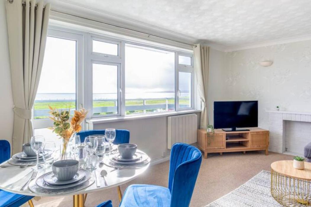Trendy Sea View 2 Bedroom Sleeps 6 - Free Parking Bornemouth Extérieur photo