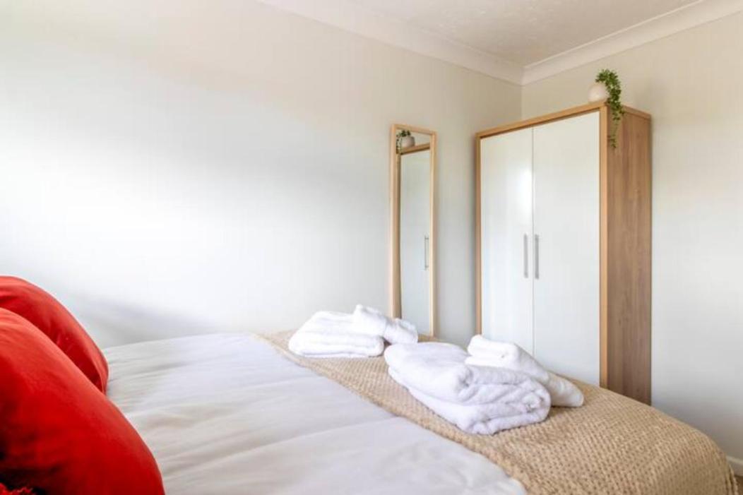 Trendy Sea View 2 Bedroom Sleeps 6 - Free Parking Bornemouth Extérieur photo