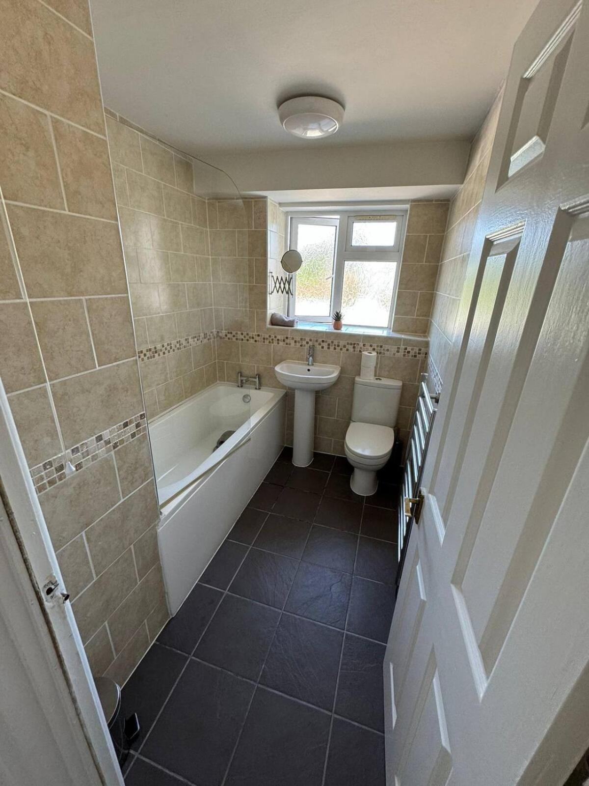 Trendy Sea View 2 Bedroom Sleeps 6 - Free Parking Bornemouth Extérieur photo